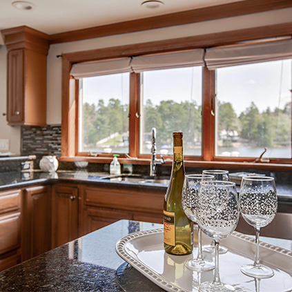 kitchen with view on the Lake Ossipee