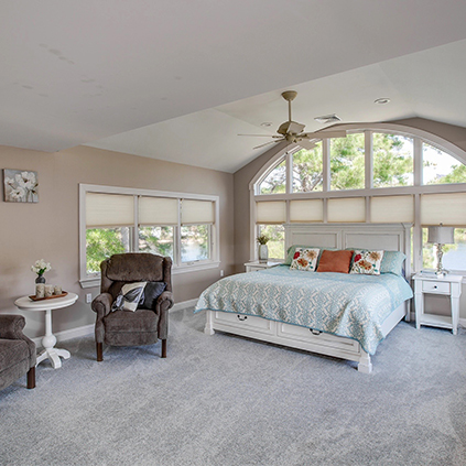 master bedroom with view on the Lake Ossipee