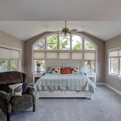 master bedroom with view on the Lake Ossipee